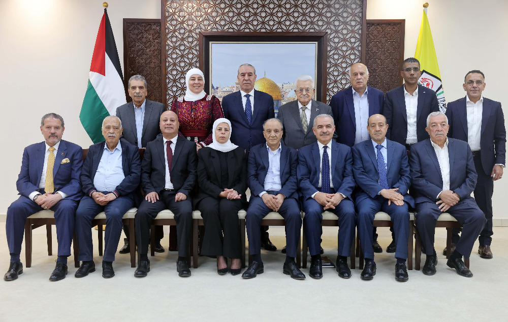 الرئيس عباس يترأس الاجتماع الأول للجنة المركزية المنتخبة لحركة "فتح".. وانتخاب حسين الشيخ نائباً للرئيس