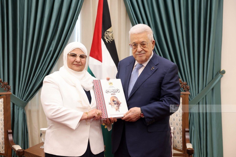 الرئيس عباس يتسلم التقرير السنوي لديوان الرقابة المالية والإدارية لعام 2025