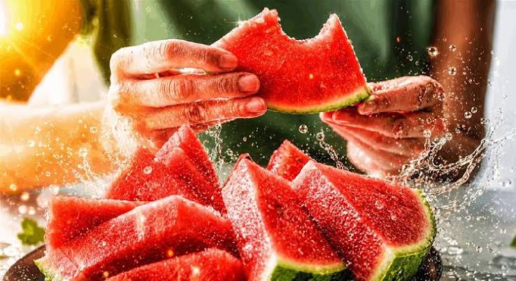 خلال أيام الحر.. كيف يمكن لـ"حبة حلوى" أن تفيد الجسم؟