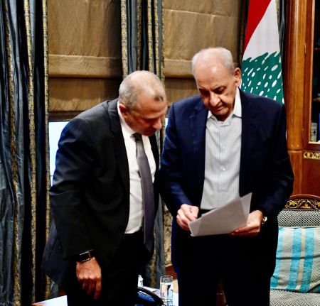 بالصورة - بعد التفجير الاسرائيلي.. مجدل زون تنشق الى قسمين!