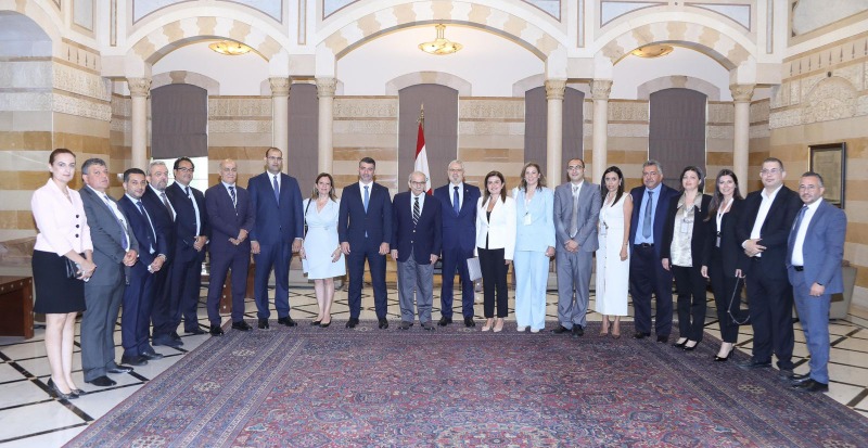 مرقباوي ووفد من نقابة الصيادلة بحث  مع رئيس الحكومة جعالة الصيدلي ومكافحة الأدوية المهربة وتأمين حماية الصيدليات