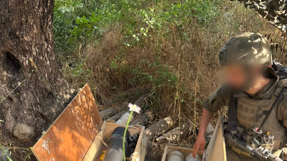 جيش الاحتلال يزعم العثور على نفق ومستودع أسلحة لـ"الحزب" في الطيري وعتاد قتالي في مارون الراس