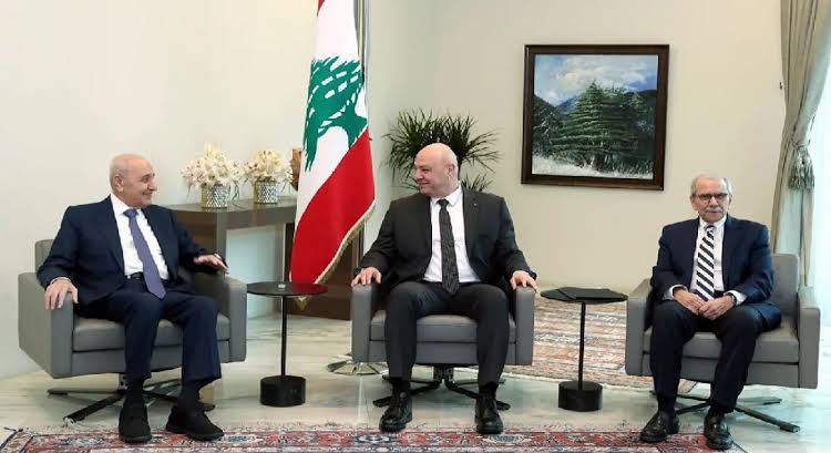 "تبادل باقات الورد" لا يخفي الخلاف... توافق بين الرؤساء على حماية السلم الأهلي والحكومة