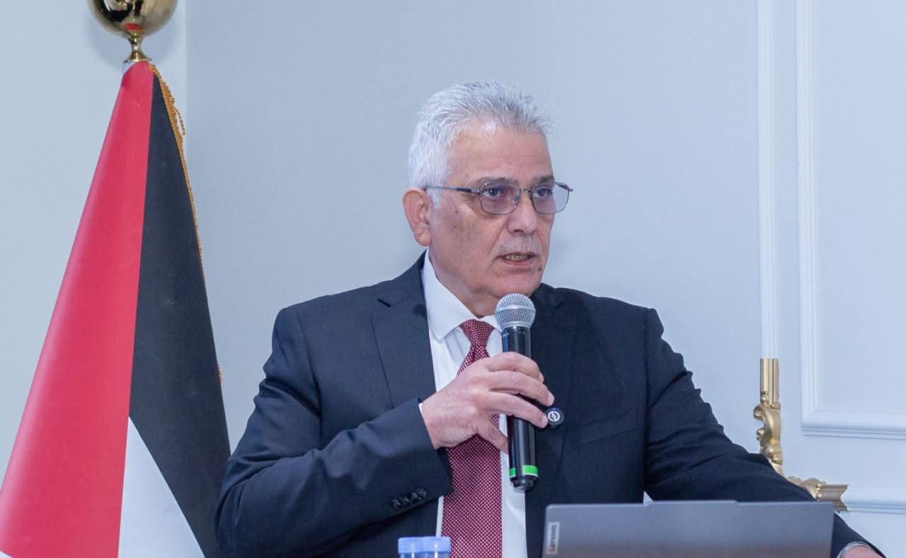 السفير غنيم للطلبة: أنتم سفراء فلسطين... وبالعلم تصنعون مستقبل