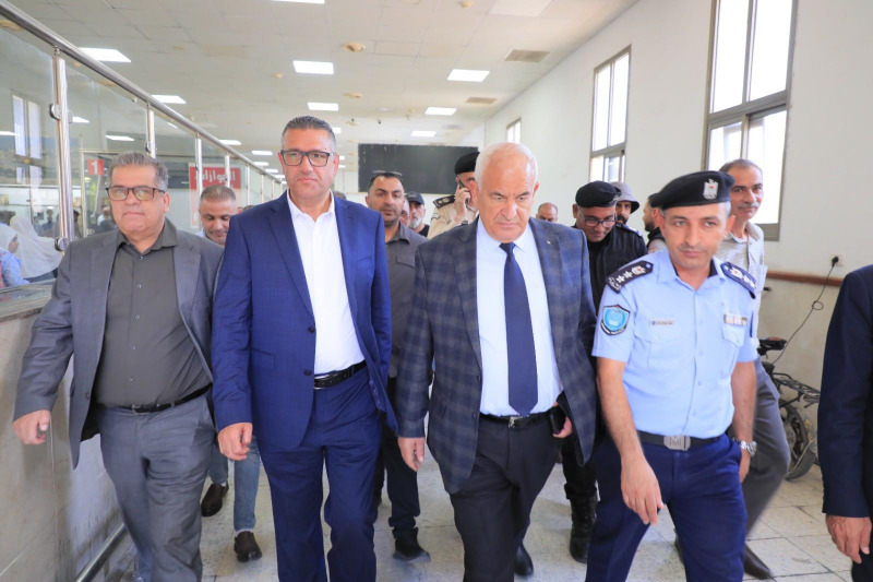 وزير الداخلية الفلسطيني يتفقد معبر الكرامة