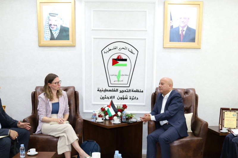 د. أبو هولي يبحث مع مديرة التنمية بالقنصلية البريطانية أوضاع المخيمات وأزمة "الاونروا" المالية
