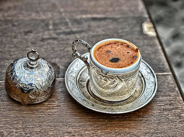 هل يؤثر وقت شرب القهوة على فائدتها؟