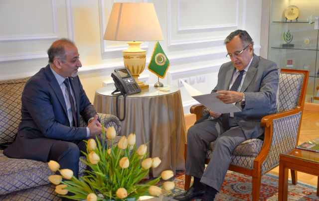 في رسالة خطية.. الرئيس عباس يدعو الأمين العام للجامعة العربية لحث الدول العربية على الوفاء بالتزاماتها المالية لدعم صمود الشعب الفلسطيني