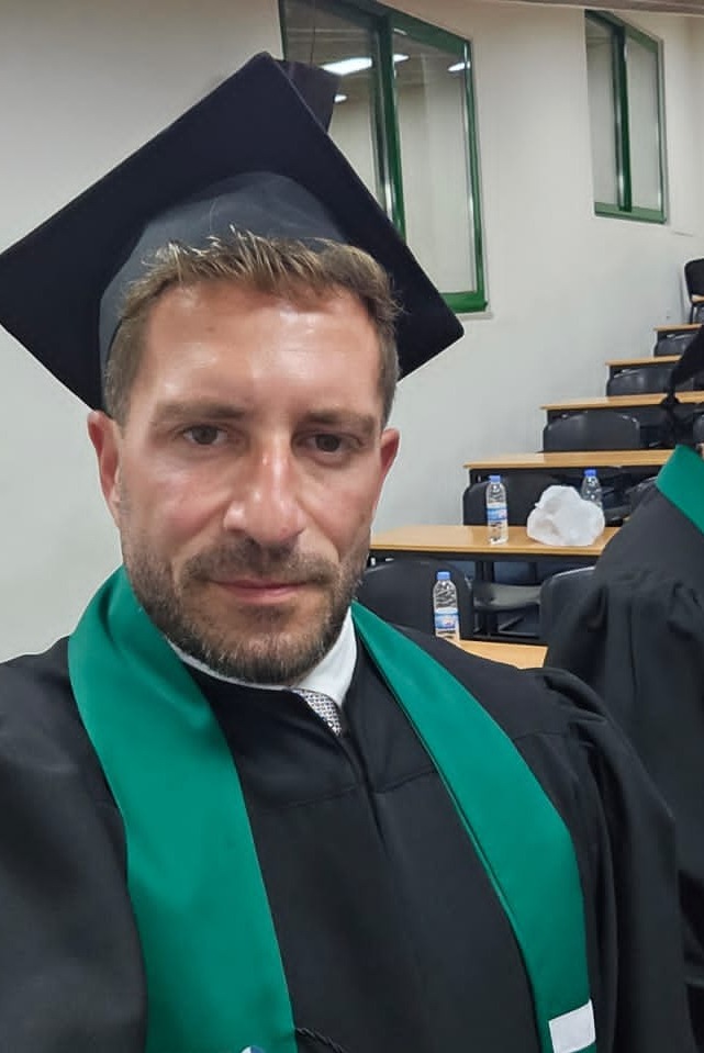 تميّز أكاديمي جديد.. الأستاذ زين أسامة أبو ظهر يحصد الماجستير الثانية في القانون الدولي بدرجة إمتياز من جامعة الحكمة