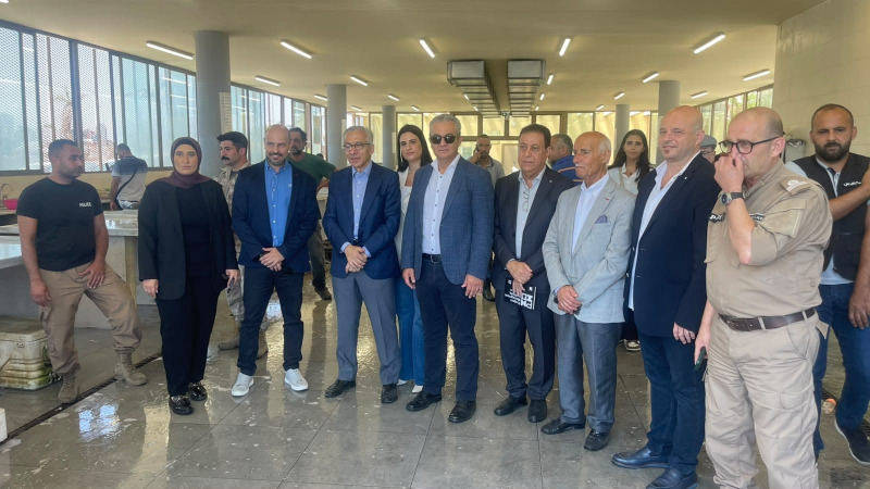 الوزير بساط يجول برفقة حجازي واعضاء من المجلس البلدي في ميرة السمك ومرفأ الصيادين وأزقة صيدا القديمة مستمعاً إلى هموم المواطنين