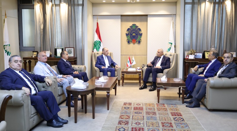 اللواء شقير يستقبل القنصل الحكيّم ووفداً من التجار