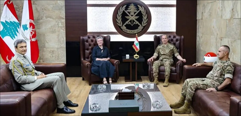 قائد الجيش يعرض التطورات مع سفيرة الاتحاد الأوروبي