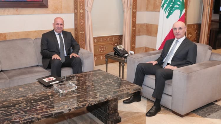 الوزير الحجار يستقبل االعميد خريش وديانا طبارة