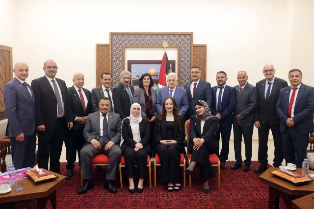 الرئيس عباس يستقبل رئيسة وأعضاء مجلس بلدي نابلس ويطلع على خطط النهوض بالواقع التنموي والخدماتي