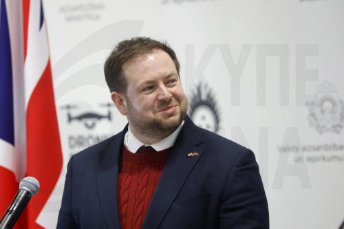 وزير بريطاني: أعمال العنف والإرهاب التي يرتكبها المستعمرون في الضفة يجب أن تتوقف