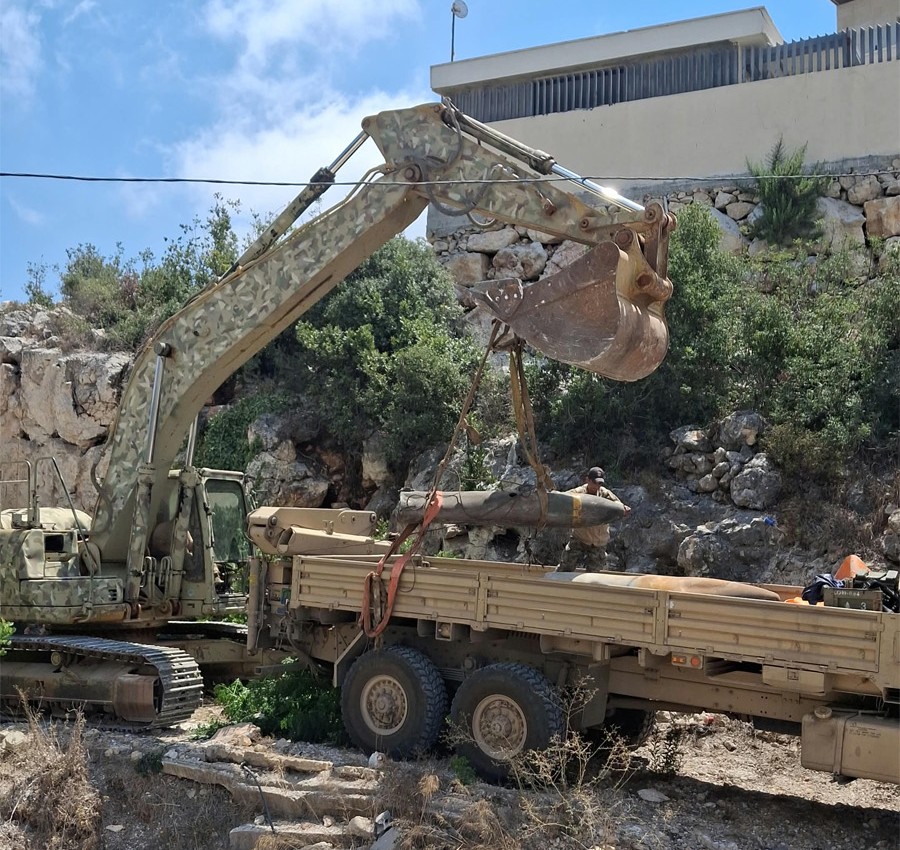 الجيش يفكّك قنبلتَي طيران من مخلفات العدوان الإسرائيلي في كفرا