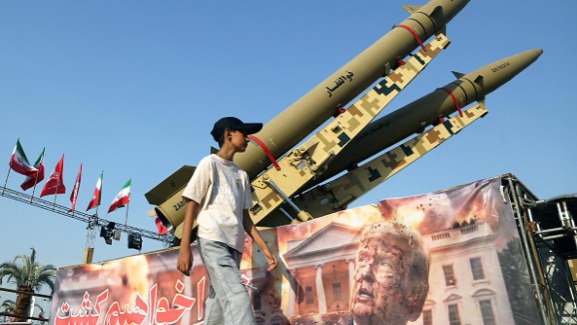رئيس وزراء قطر إلى طهران وترامب يتوقع فتح هرمز قريباً