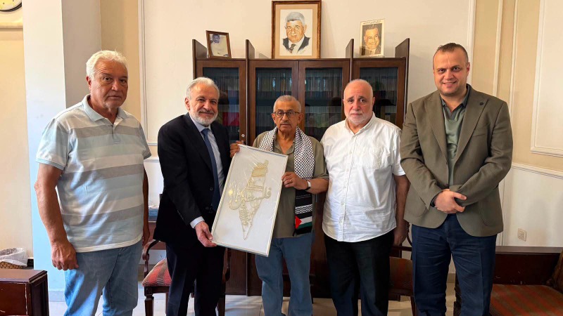 سعد يستقبل وفدًا من جمعية محمود عباس ويبحث أوضاع اللاجئين الفلسطينيين