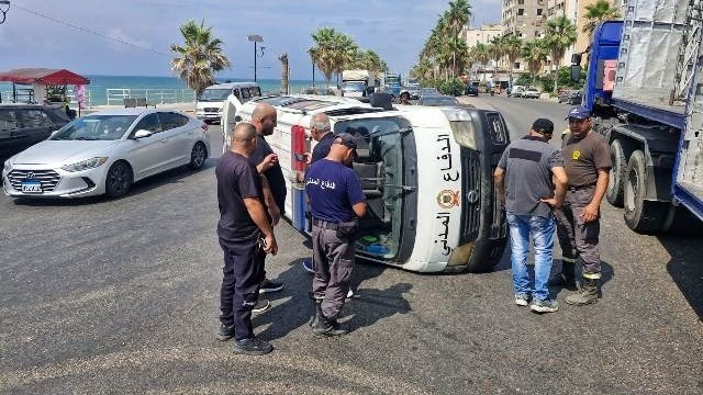 3 جرحى من الدفاع المدني إثر حادث سير في صيدا
