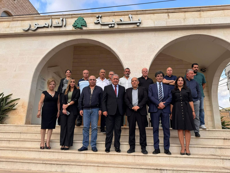 السفير الاسعد يزور بلدة الدامور ويلتقي رئيس البلدية والمجلس البلدي