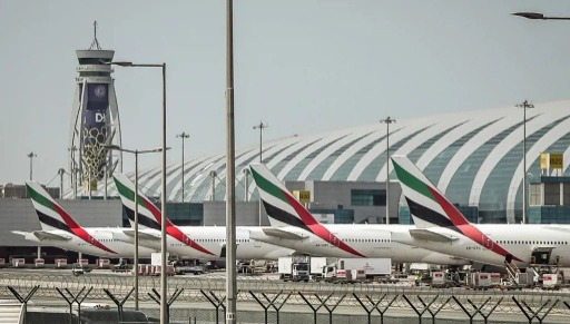 طيران الإمارات تعلن قيوداً على دخول القادمين من 3 دول بسبب فيروس "إيبولا"