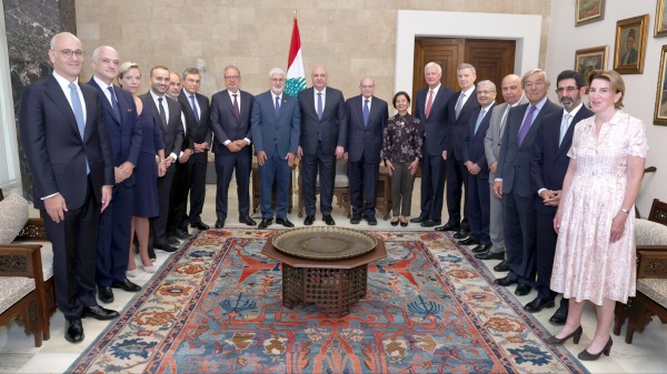 الرئيس عون لرئيس الجامعة الأميركية: الاستثمار في الإنسان والعلم يميّز لبنان