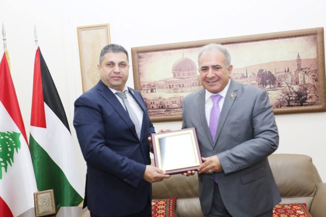 السفير الاسعد يستقبل مدير عام الدفاع المدني الفلسطيني اللواء اكرم ثوابتة على رأس وفد