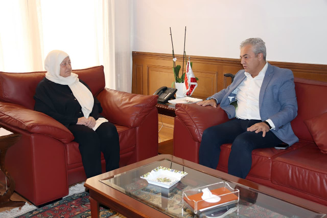 بهية الحريري تتابع مع رئيس بلدية صيدا ملفات المدينة وتطورات أزمة النفايات