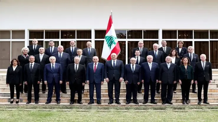 من يفرض على حكومة سلام معركة البقاء؟