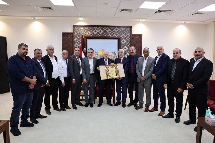 الرئيس عباس يستقبل رؤساء البلديات والمجالس المحلية لمحافظة القدس