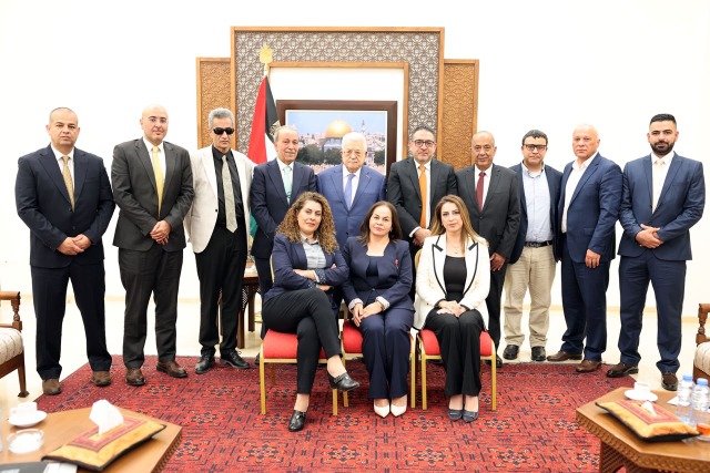 الرئيس عباس يستقبل وفد الهيئة المستقلة لحقوق الإنسان