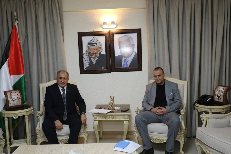 السفير الاسعد يستقبل مدير مؤسسة محمود عباس في لبنان نزيه شما