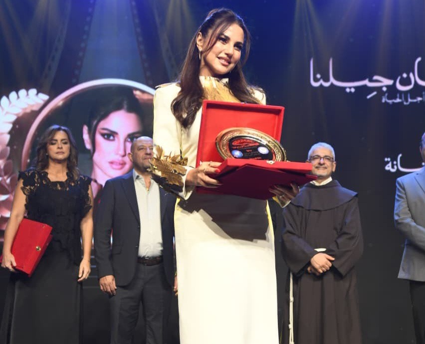 درة تحصد جائزة مهرجان "جيلنا" تقديرًا لمسيرتها وأعمالها الفنية