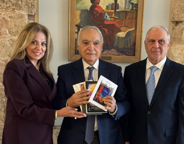 الوزير غسان سلامة يستقبل الكاتبة والفنانة التشكيلية ريما حلواني