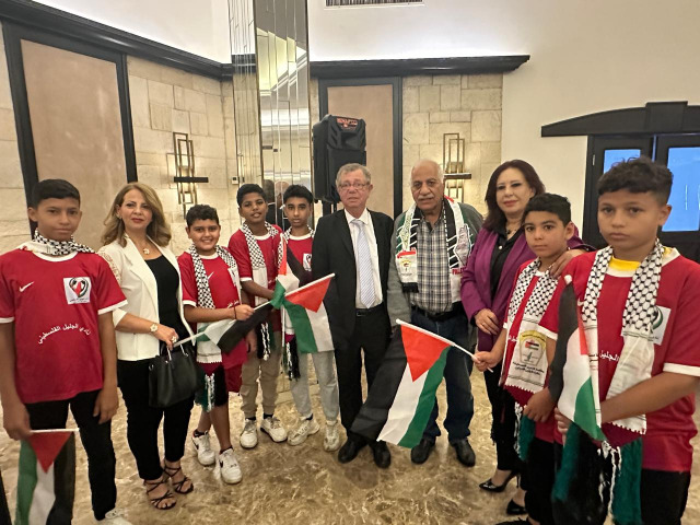 نادي الجليل الفلسطيني - مخيم برج الشمالي يشارك بإعلان افتتاح معرض الكتاب بمركز الاستراحه بمدينة صور