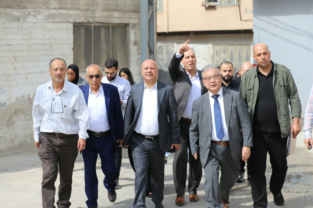 تحت رعاية الرئيس عباس.. دائرة شؤون اللاجئين تفتتح غرفة حسية وتضع حجر الأساس لديوان مخيم عسكر الجديد