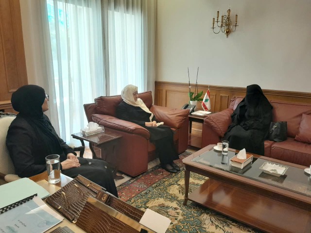 بهية الحريري تستقبل زوجة الشيخ أحمد الأسير