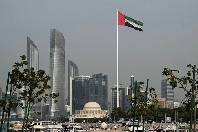الإمارات تحذّر من اتساع التصعيد... والدبلوماسية في الواجهة