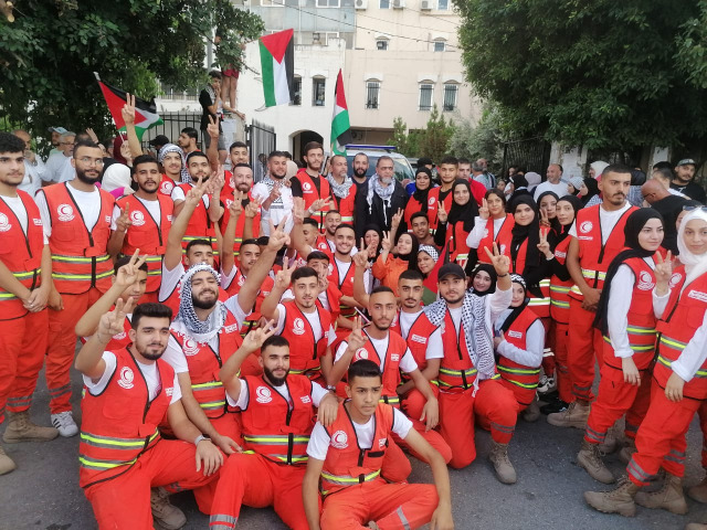 "مستشفى الهمشري" و"إتحاد الأطباء والصيادلة الفلسطينيين" في لبنان و"رابطة أطباء الأسنان الفلسطينيين" و"رابطة أطباء صيدا" ينفذون وقفة تضامنية مع غزة