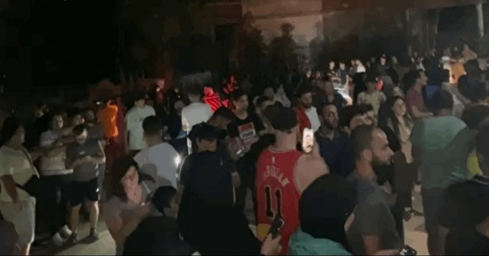 مواطنون يُطوّقون منزل معتدٍ على أطفال..هذا ما فعله!