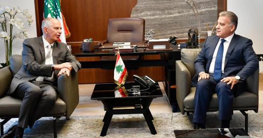اللواء ابراهيم يبحث والسفير الفرنسي خطر ارتفاع التوتر عند الحدود مع فلسطين المحتلة