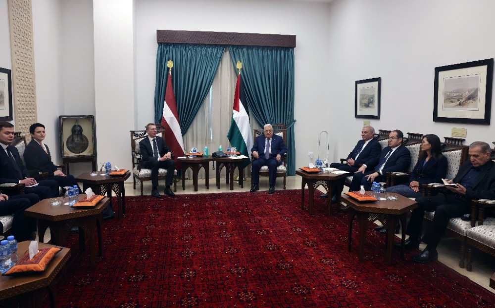 الرئيس عباس يستقبل رئيس لاتفيا