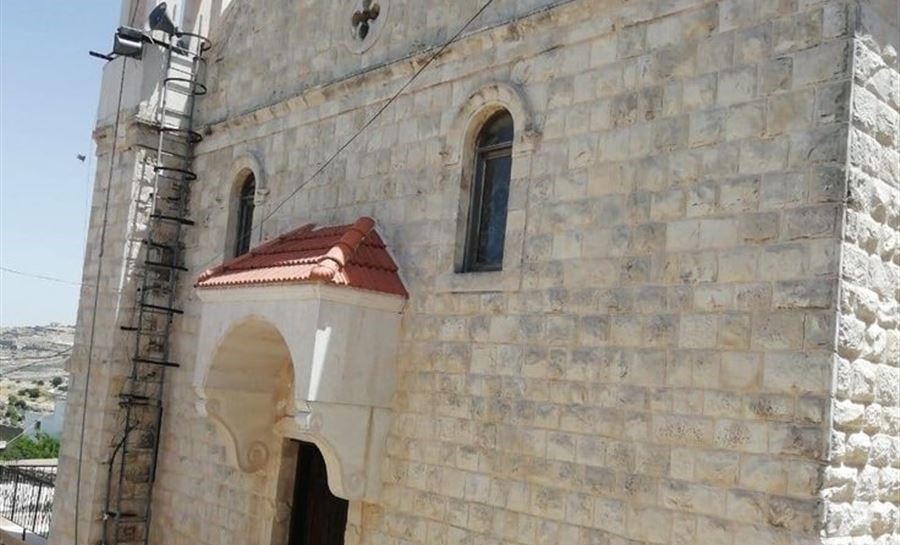 بالصور - الاحتلال يستهدف كنيسةً جنوب لبنان!