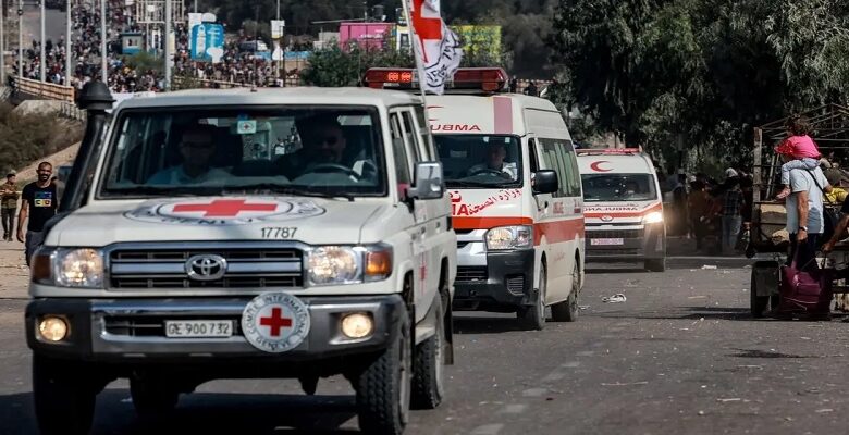 في طريقهم إلى رفح .. الصليب الأحمر يتسلم الاسرى لدى "حماس"