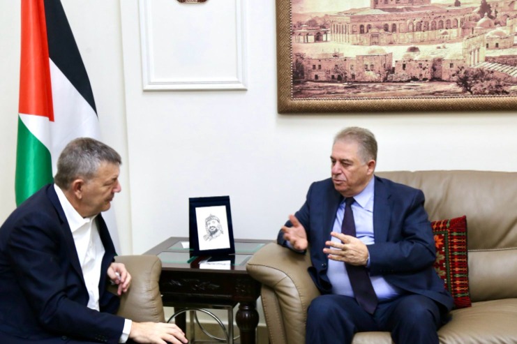 السفير دبور يلتقي المفوض العام لوكالة الاونروا