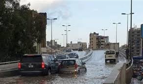 بالفيديو والصور: الأمطار تُغرق طرقات لبنان وتحول شوارعه الى مستنقعات