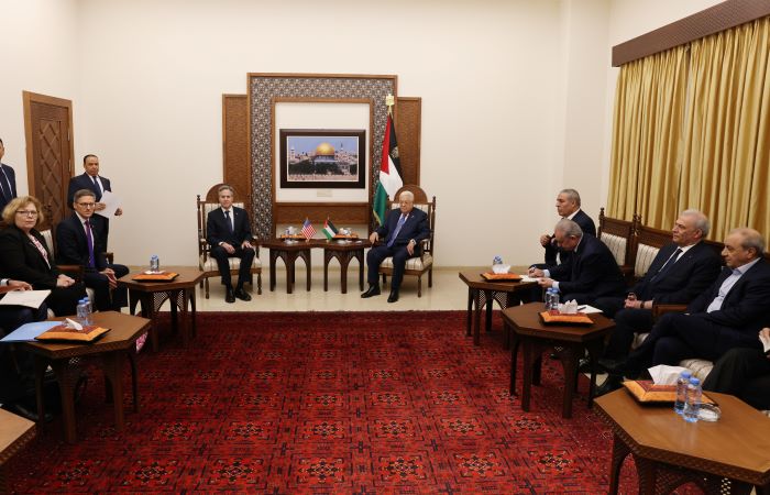 الرئيس عباس يستقبل وزير الخارجية الأميركي