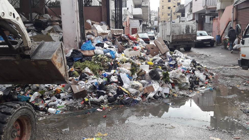 د. بديع: بلدية صيدا باشرت اليوم رفع النفايات في حي الطوارىء - تعمير عين الحلوة