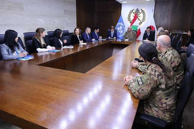 قائد الجيش يشارك في توقيع اتفاقية مشروع "الدعم الطارئ للجيش"...