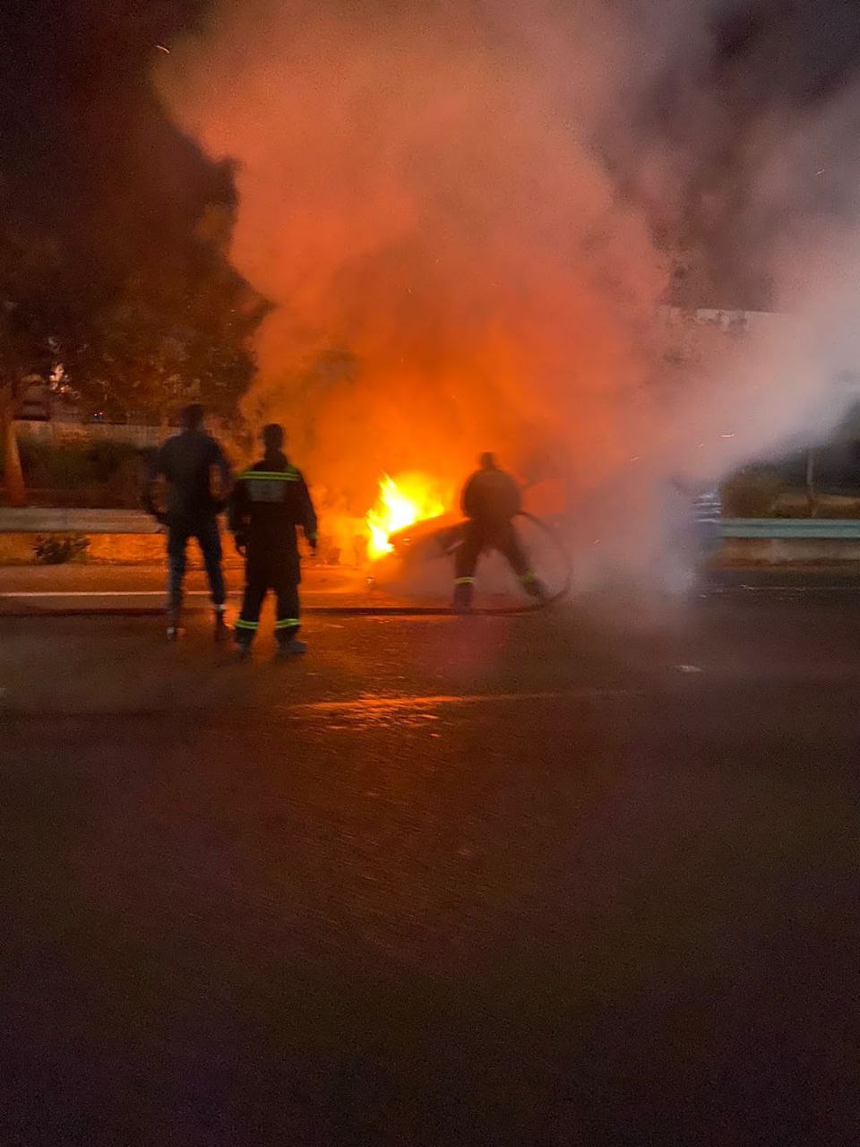 بالصور - احتراق سيارة في الغازية!